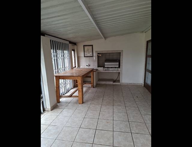 5 BEDROOM FREEHOLD FOR SALE IN UVONGO